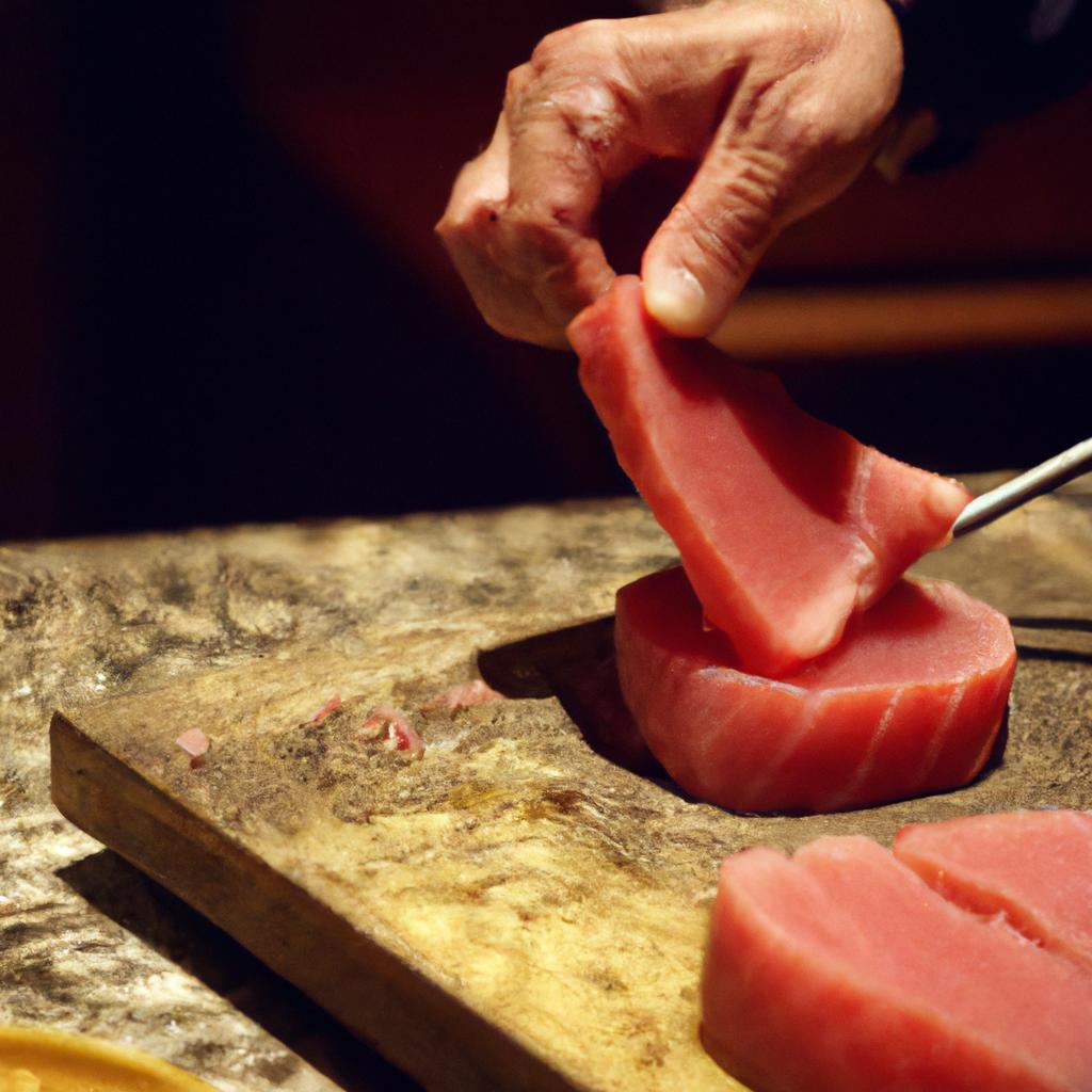 マグロ解体ショーで盛り上がる！