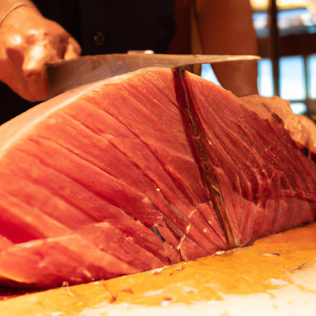 宴会を盛り上げるマグロ解体ショー